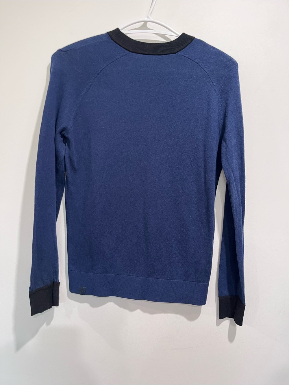 Lululemon Silk-Blend Crewneck Sweater Size 2 Navy and Black Base Layer